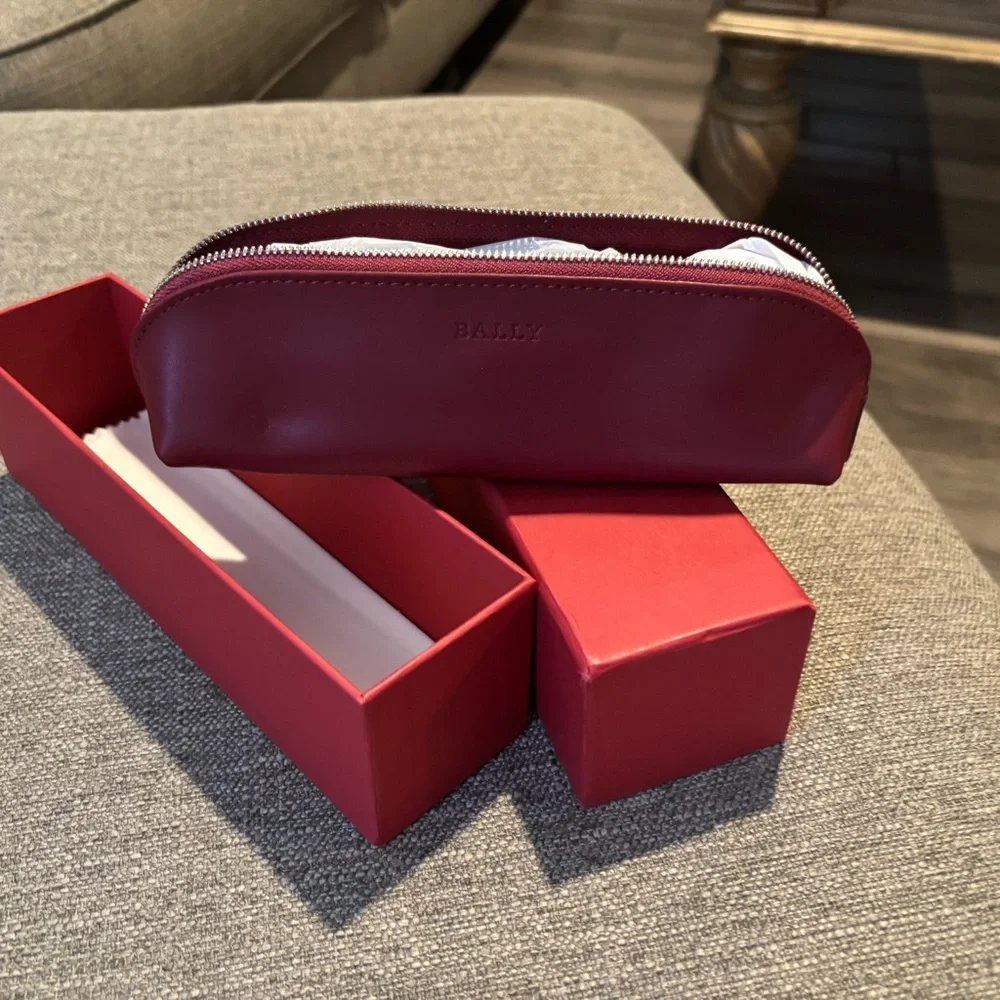 💄 Bally Makeup Travel Bag with Gift Box (Burgundy) - Picture 4 of 9